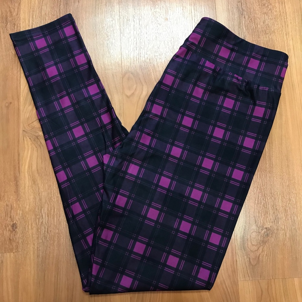 New‼️ Purple & Black Plaid Super Soft Leggings ❤️ - Picture 2 of 2